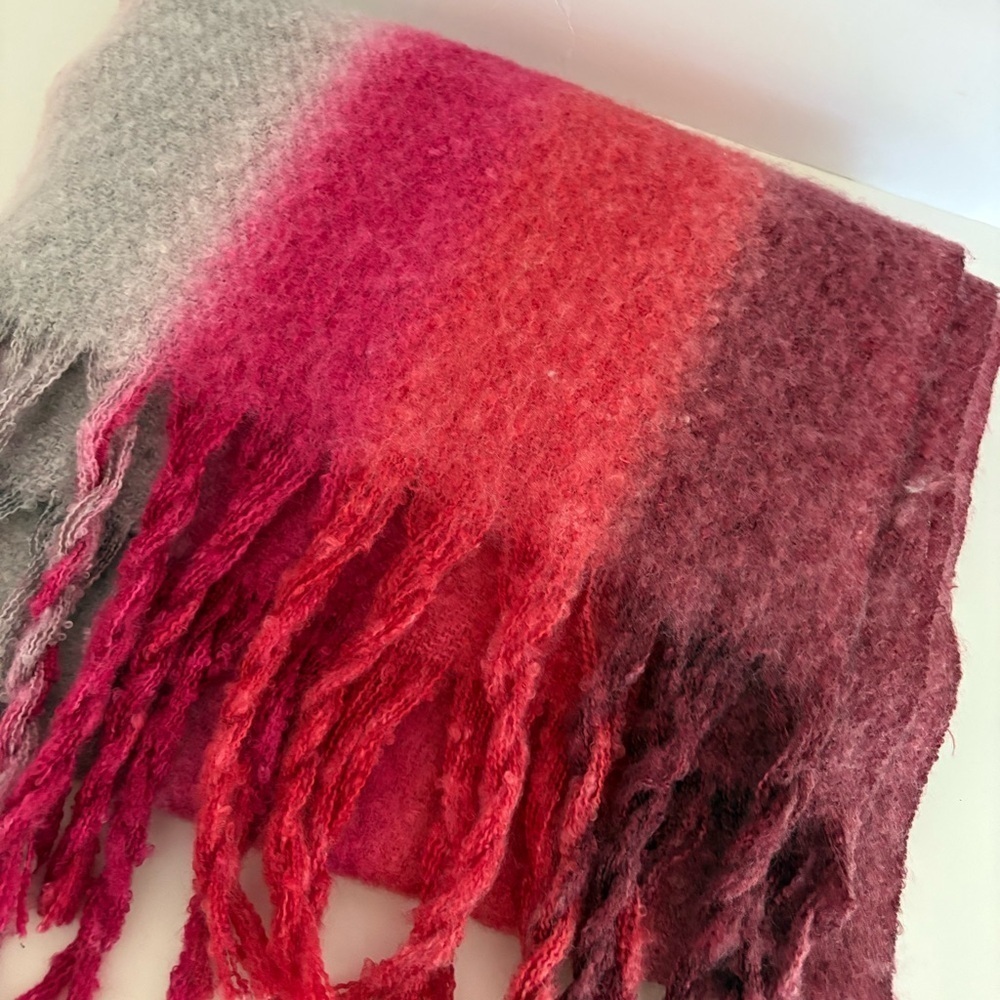 NWOT Urban Outfitters Ombre Striped Woven Scarf - Picture 4 of 8